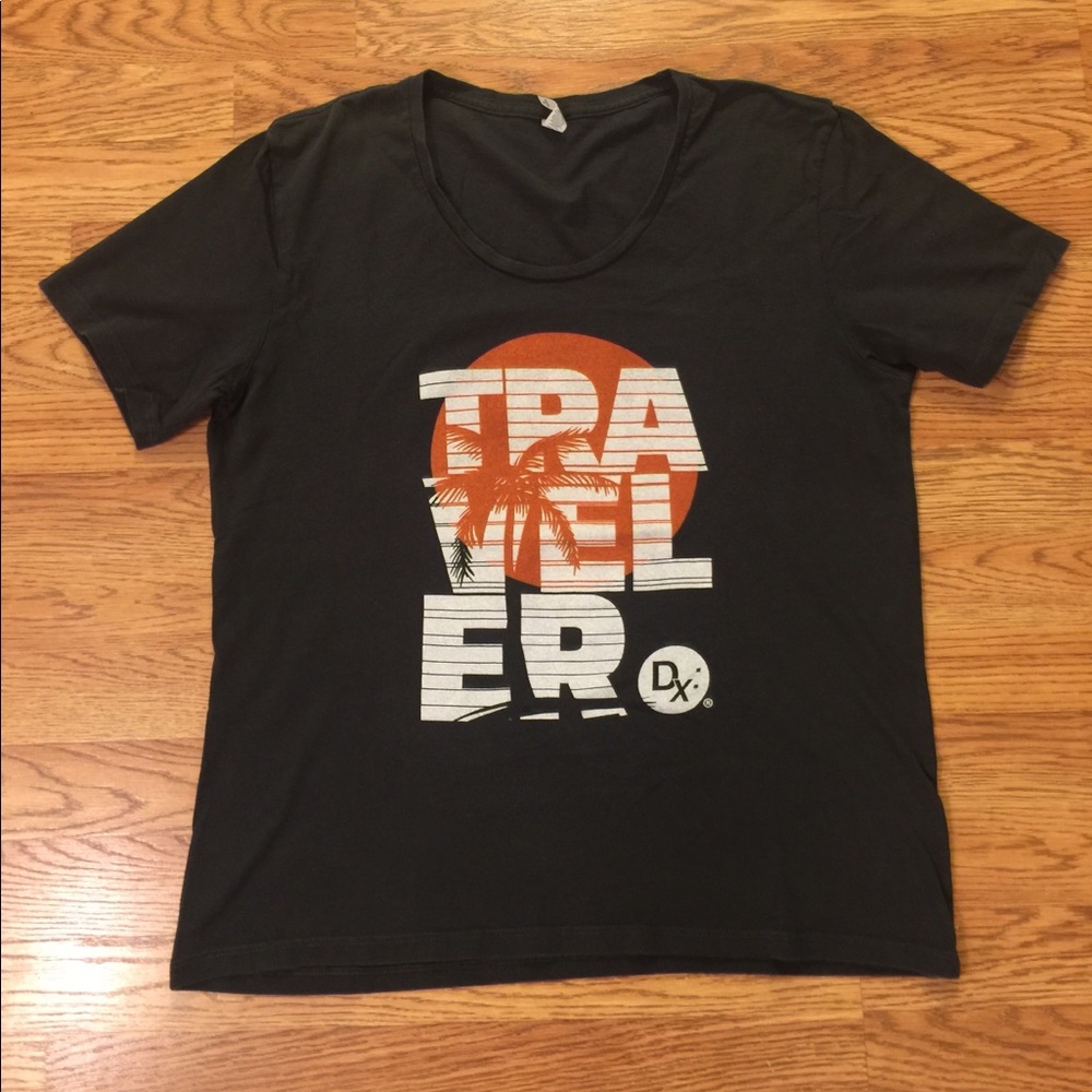 Scoop neck shirt. Size MEDIUM